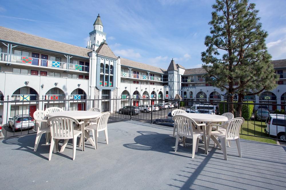 Castle Inn And Suites Anaheim Eksteriør billede