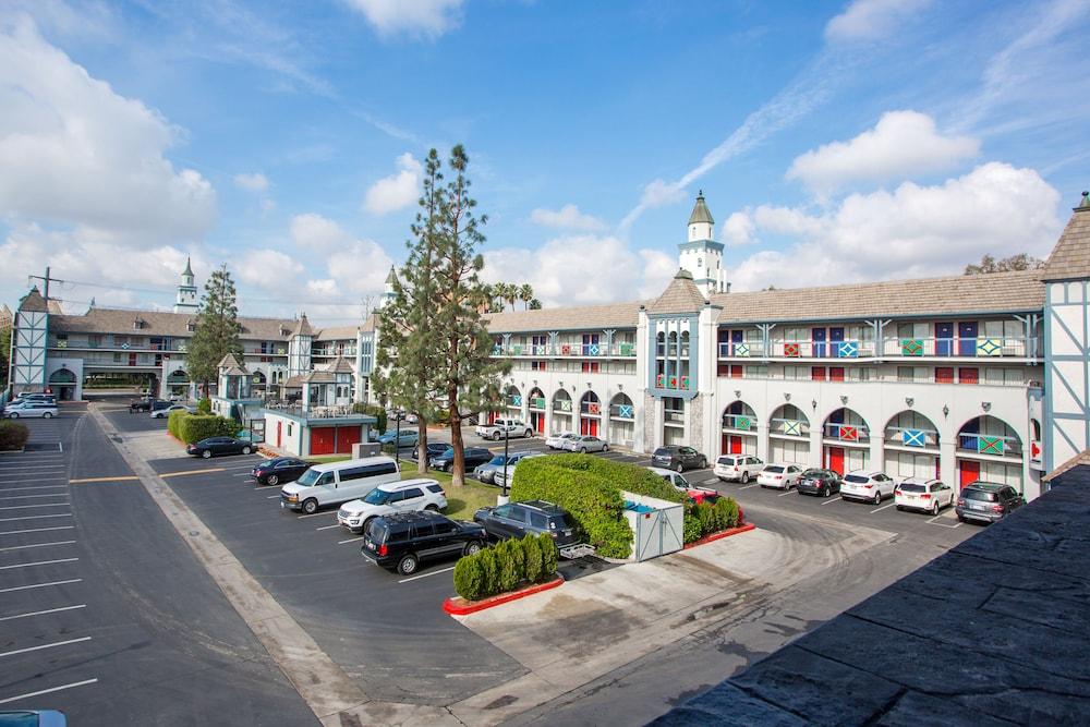 Castle Inn And Suites Anaheim Eksteriør billede