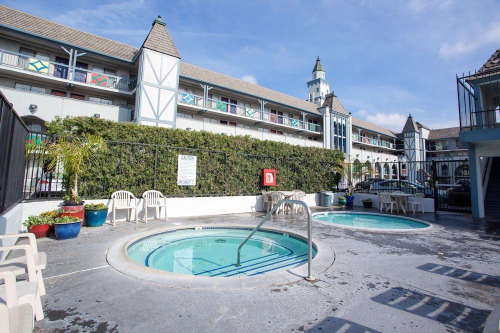 Castle Inn And Suites Anaheim Eksteriør billede