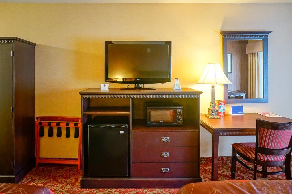 Castle Inn And Suites Anaheim Eksteriør billede