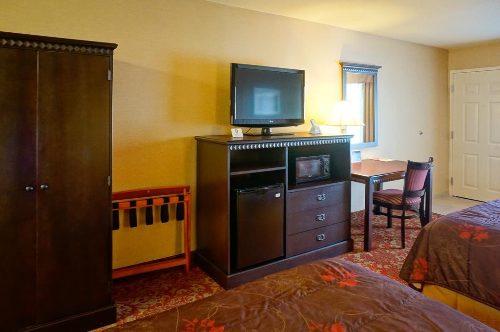 Castle Inn And Suites Anaheim Eksteriør billede