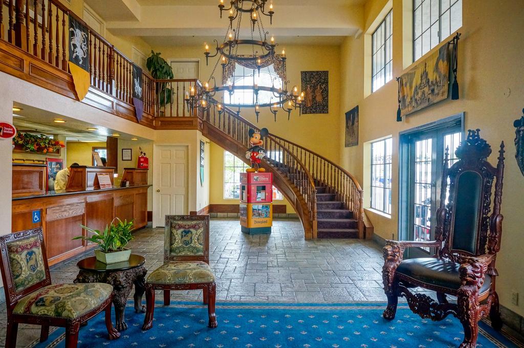 Castle Inn And Suites Anaheim Eksteriør billede