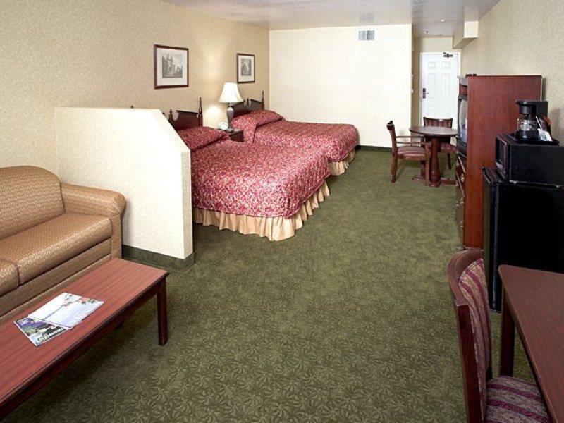 Castle Inn And Suites Anaheim Eksteriør billede