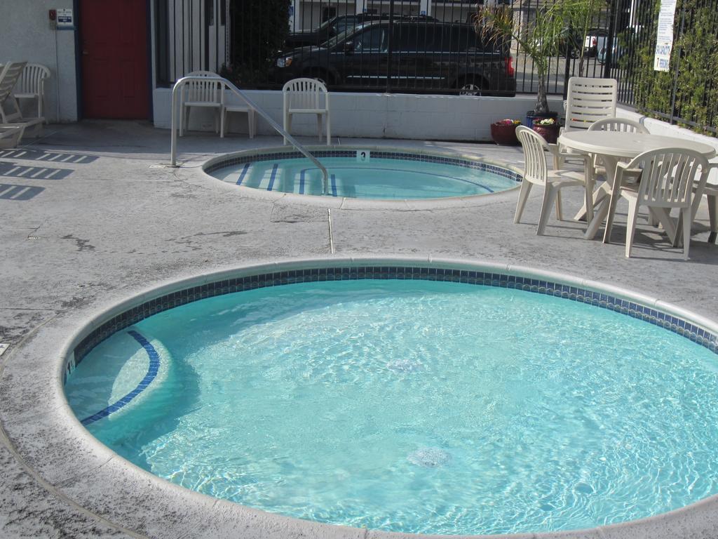 Castle Inn And Suites Anaheim Eksteriør billede